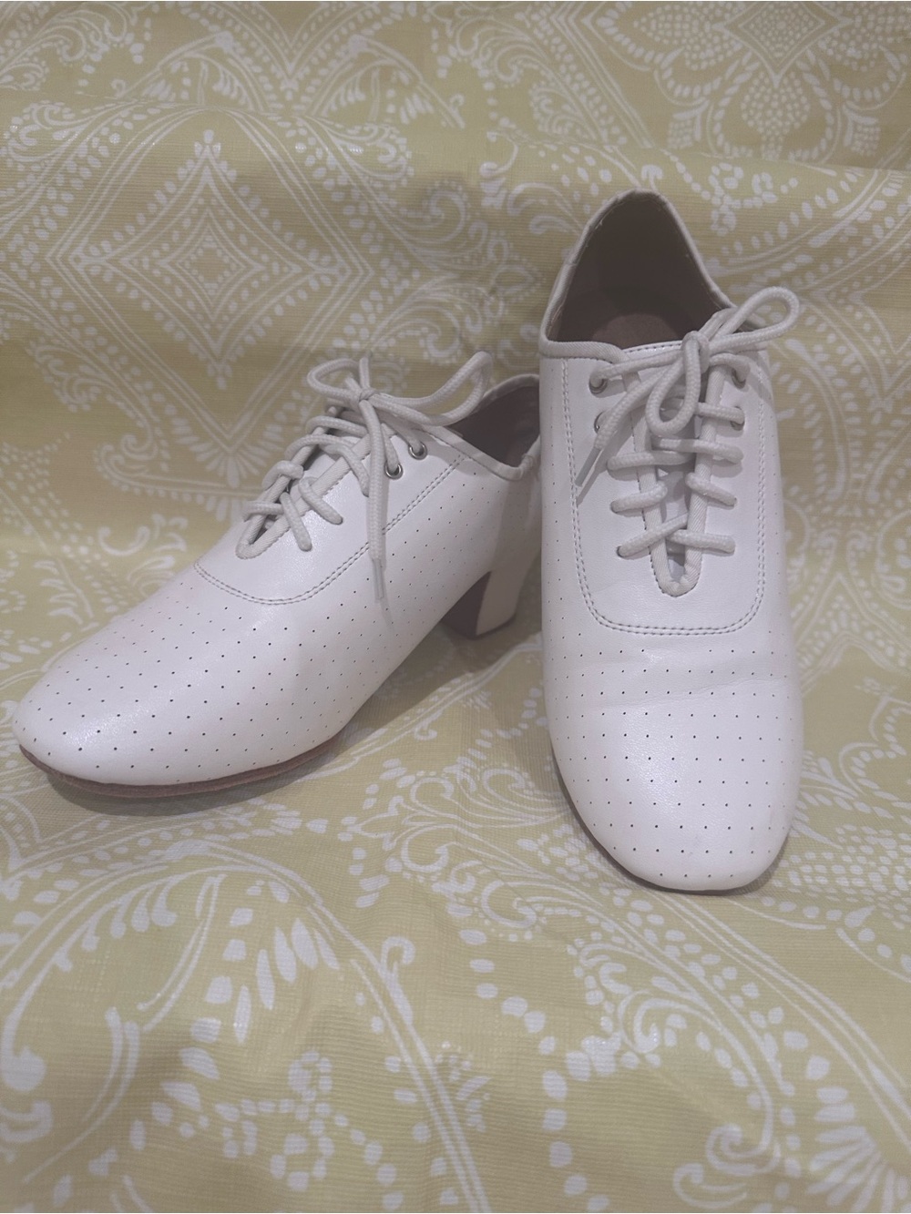 Very Fine Women’s White Lace-Up Perforated Dancing Shoes Size 7